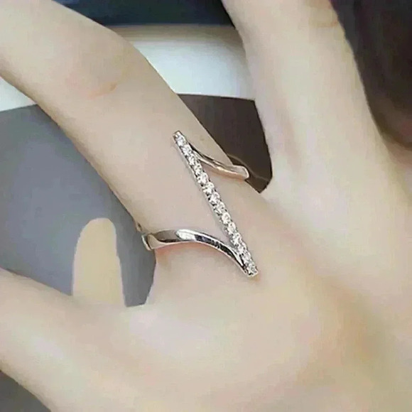 New Beautiful Silver Plated CZ Ring - Picture 1 of 4